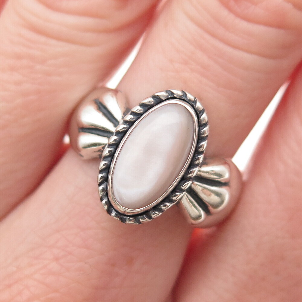 Carolyn Pollack 925 Sterling Silver Vintage Real MOP Oxidized Ring Size 8.25